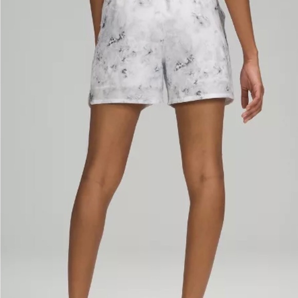 NWT Lululemon Print Flat Front Relaxed Shorts 4.5” Aquila Rhino Grey Multi 10 - Picture 11 of 12